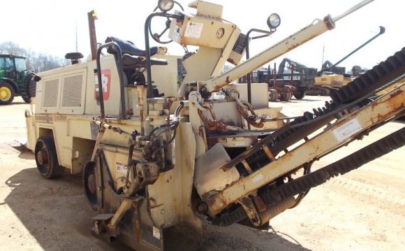 PAVEMENT MILLING MACHINE