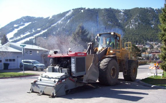 Asphalt grinding