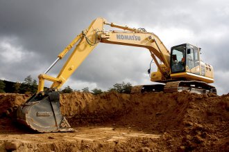 Equipped with iMC, the PC210LCi-10 hydraulic excavator cuts manufacturing times by 63 %.