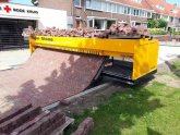 Pavement laying machine