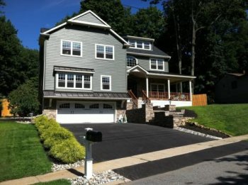 Traditional Residence outdoor by RMN Construction